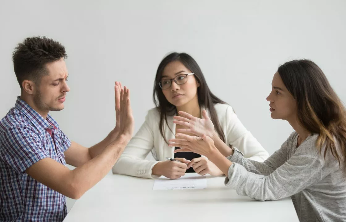 Image of couple arguing in family mediation Bury